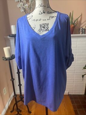 Women's Relaxed V-Neck Short Sleeve Tee in Royal Blue